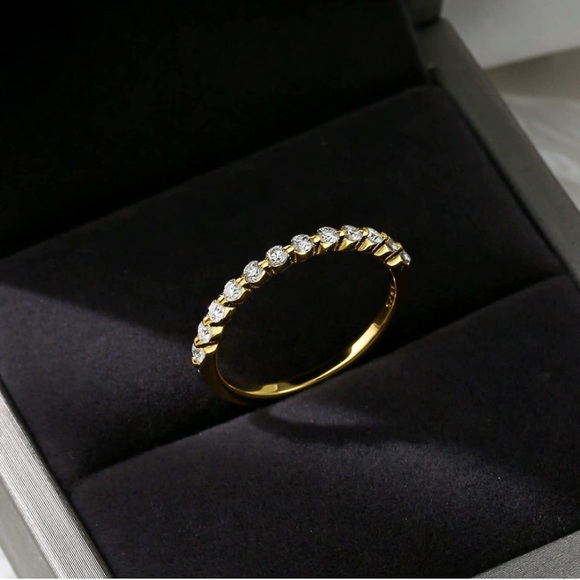 18k Diamond Half Eternity Ring - Picture 2 of 5